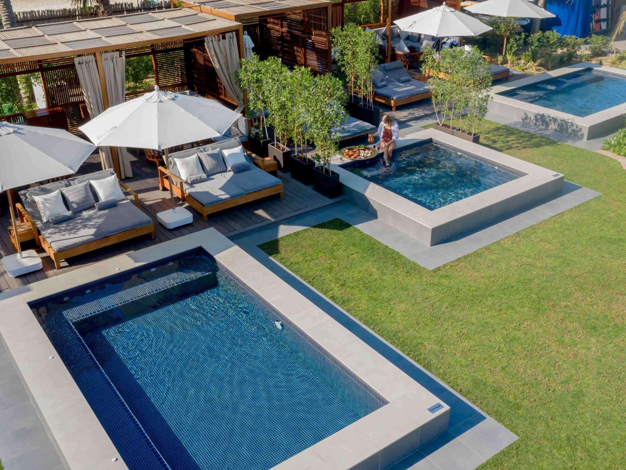 Hotel Rixos Premium Dubai Jbr Zewnętrze zdjęcie The pool at the hotel
